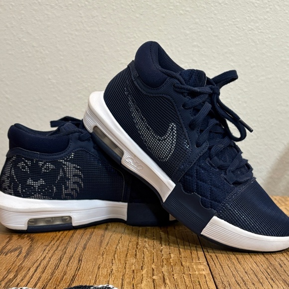 Nike Dark Blue Sneakers with White Details - Picture 1 of 1